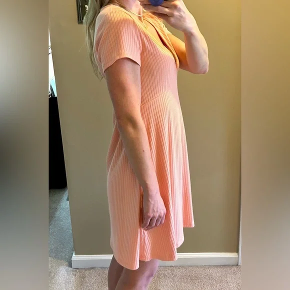 Forever 21 Coral V-Neck Dress - Picture 4 of 9